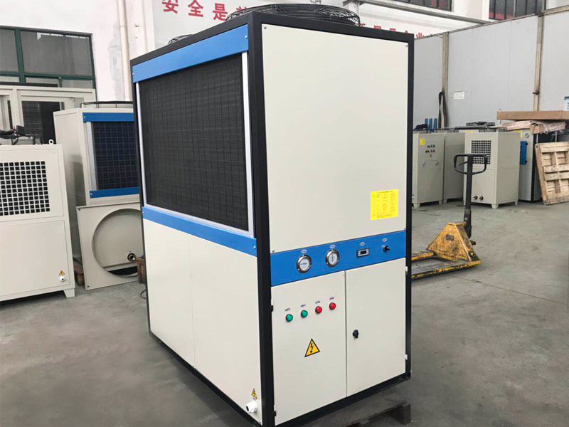 j65a5o2BzA91fWH2g96SAc10c76Er04P.jpg 雙機組油冷機.jpg